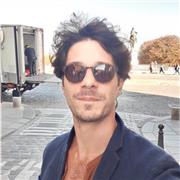 Laurea in Filosofia e Etnomusicologia. Una grande passione per l'insegnamento.